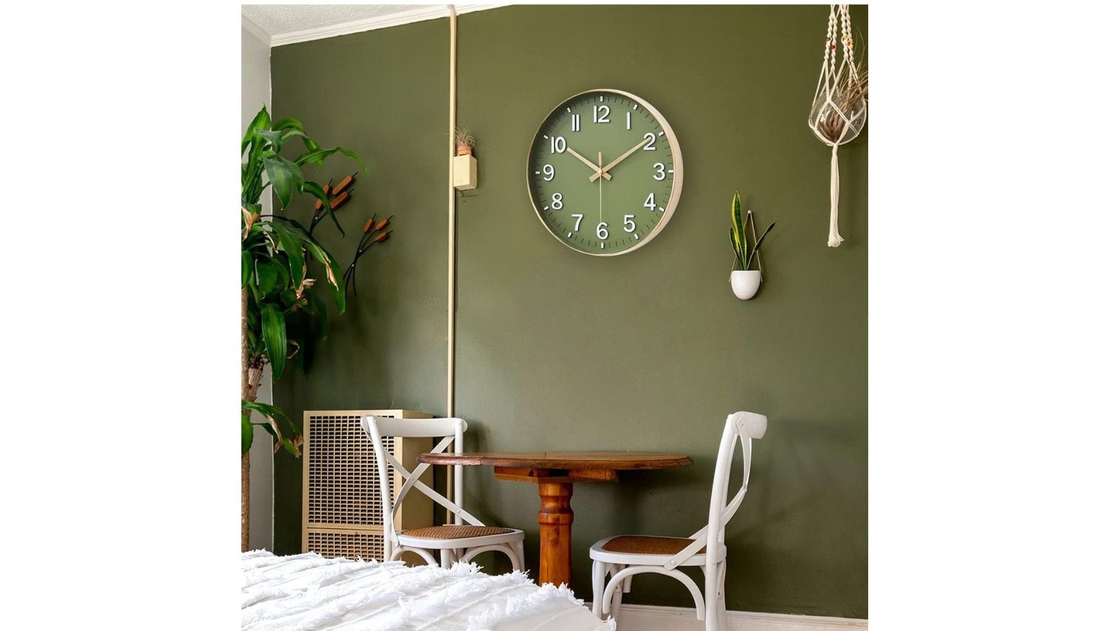 HZDHCLH 12 Inch Silent Non-Ticking Kitchen Room Wall Clock Review